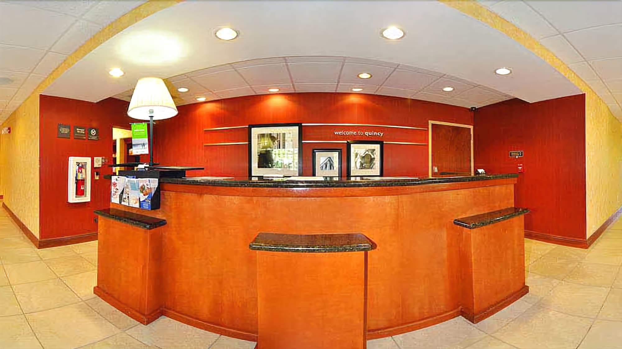 Hampton Inn Куинси Екстериор снимка